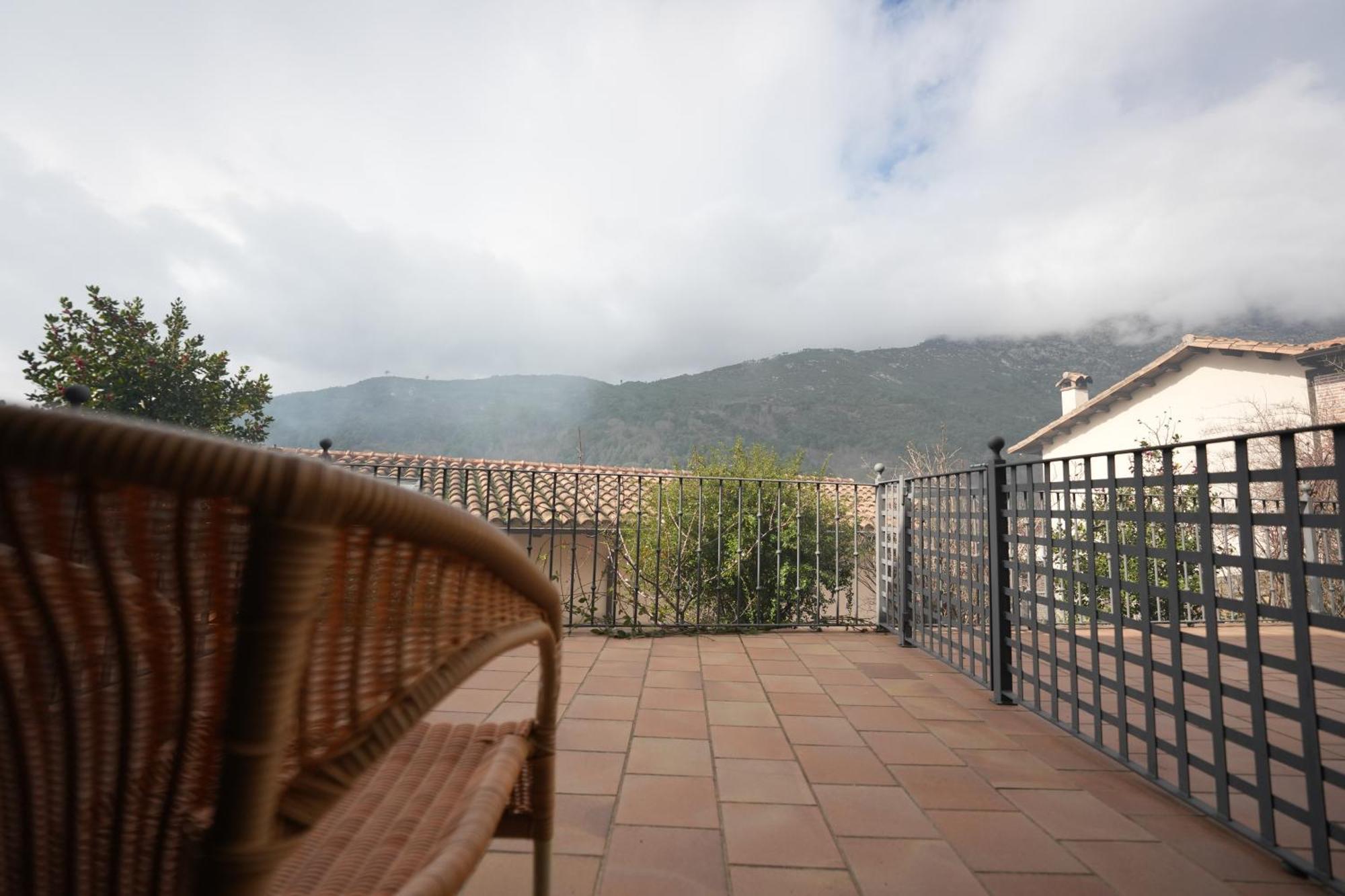 Hotel Rural Y Restaurante, Rinconcito De Gredos Cuevas Del Valle Luaran gambar