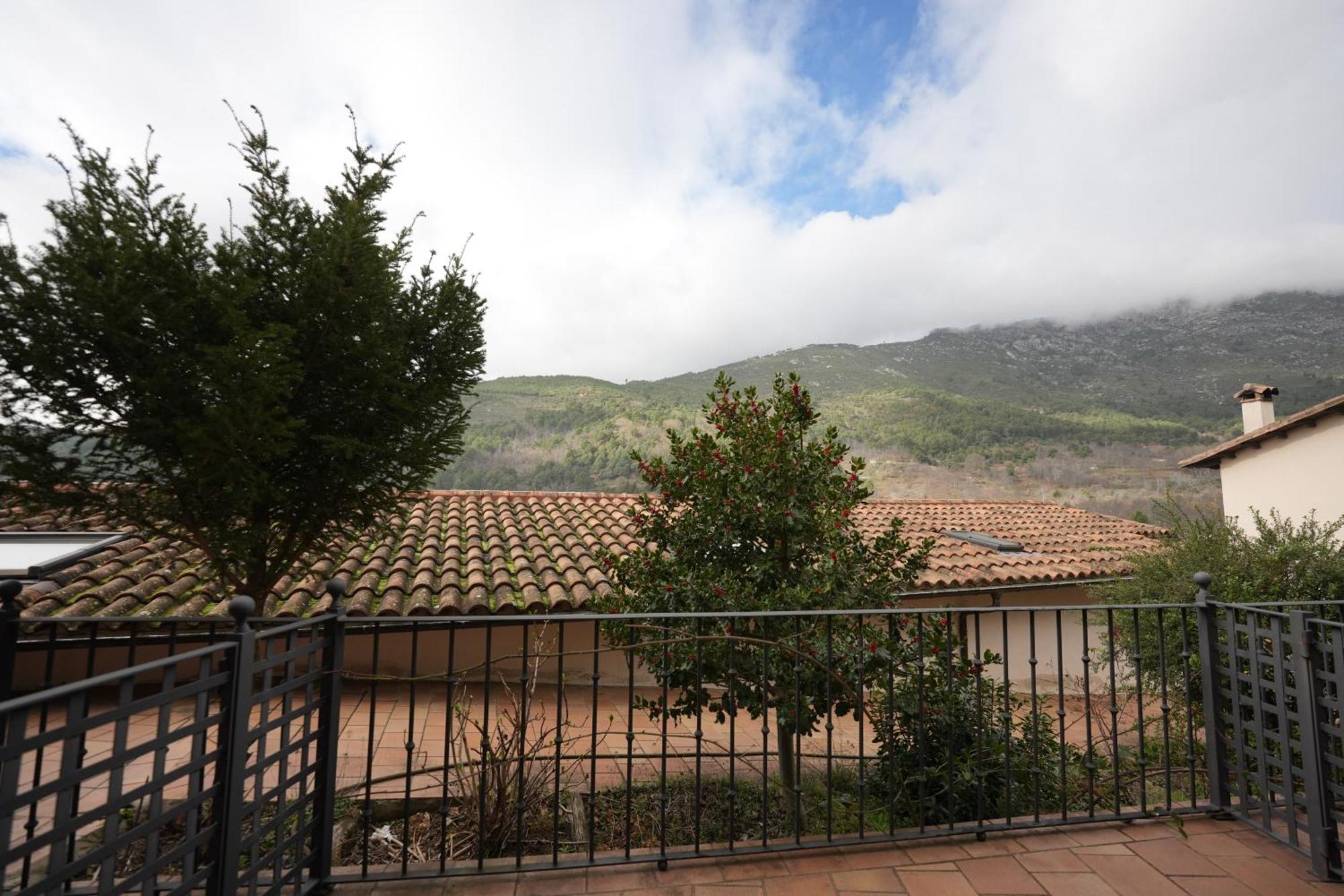 Hotel Rural Y Restaurante, Rinconcito De Gredos Cuevas Del Valle Luaran gambar