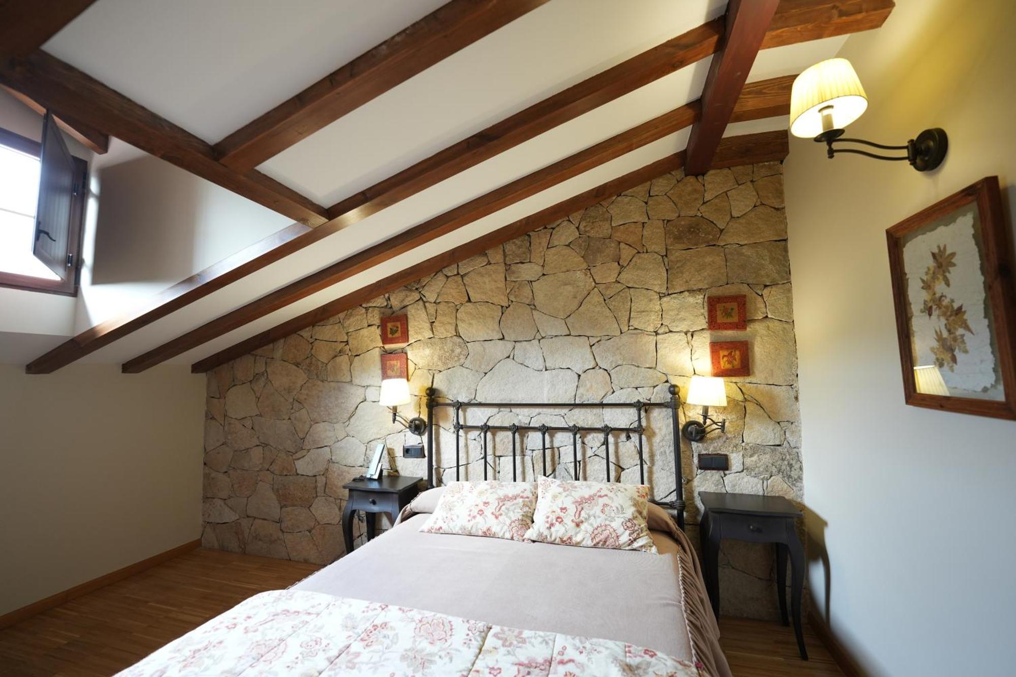 Hotel Rural Y Restaurante, Rinconcito De Gredos Cuevas Del Valle Luaran gambar